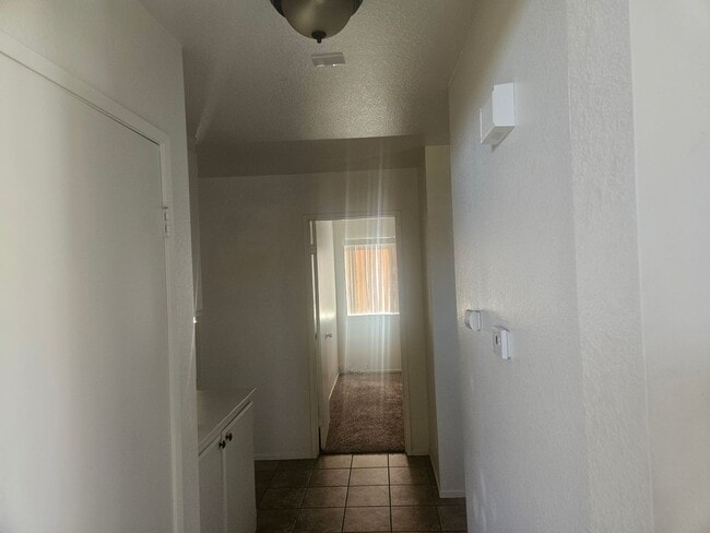 Building Photo - 3 bedroom home on cul-de-sac!