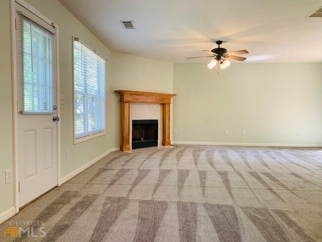 Building Photo - 752 Reeves Lake Dr SW