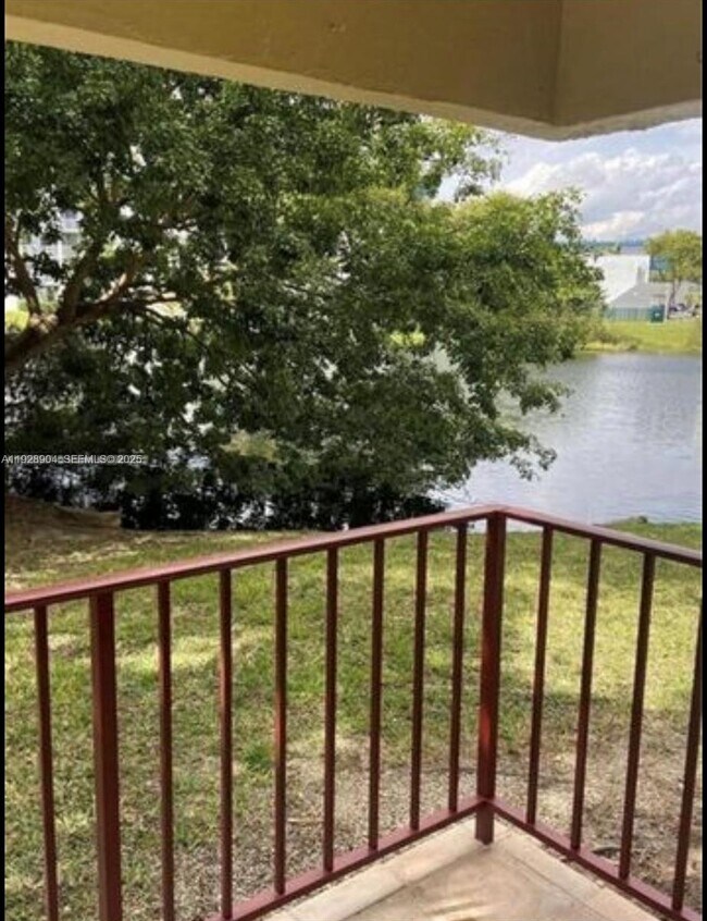 Building Photo - 8775 Park Blvd