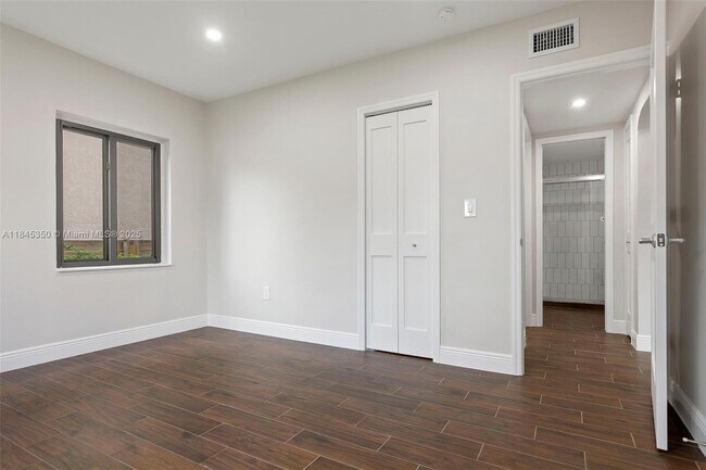 Building Photo - 1134 SW 12th Ct