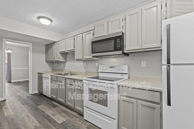 Building Photo - 1658 Foxhaven Dr