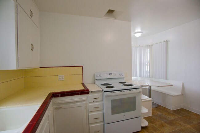 Building Photo - 170-170 1/2 Garret Avenue