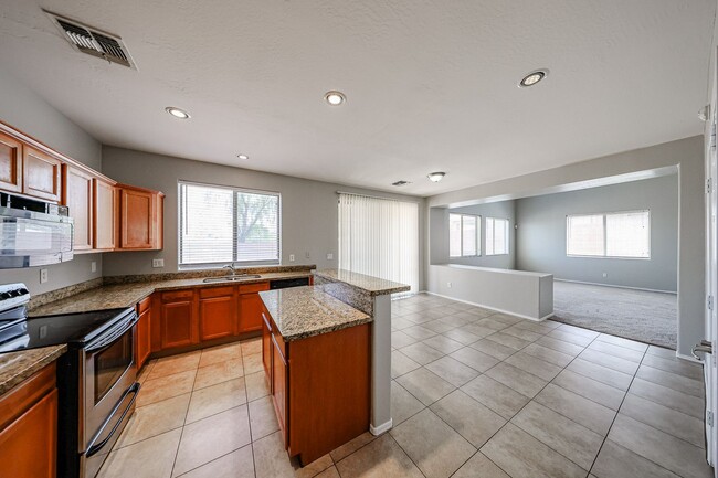 Building Photo - Welcome to this spacious 4 bedroom, 2.5 ba...