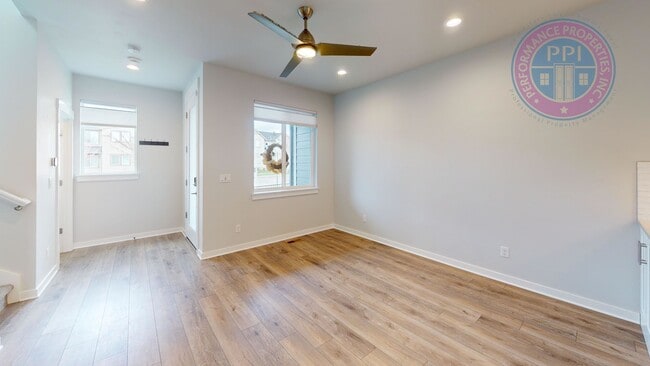 Building Photo - **Reed's Crossing / Rosedale Parks! Luxury Townhome, Desirable End Unit, Community Pool, Clubhous...