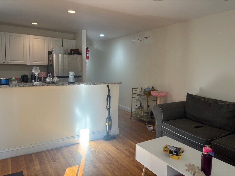 Building Photo - 60 Egmont St