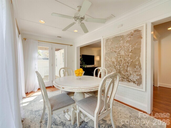 Building Photo - 3221 Sunset Dr