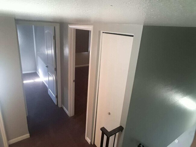 Building Photo - Fantastic 2 bedrooms and 1 bathroom Townhouse for Lease