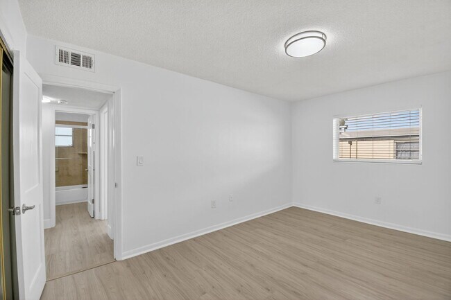 Building Photo - 1735 NE 164th St