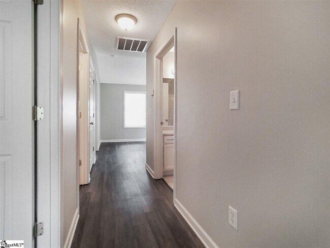 Building Photo - 915 Black Snake Rd