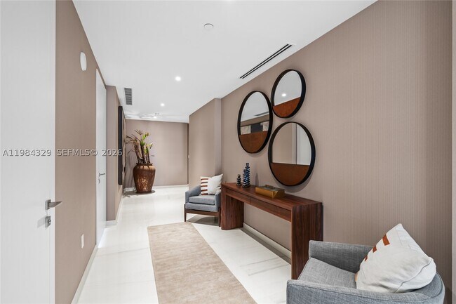 Building Photo - 300 Biscayne Blvd