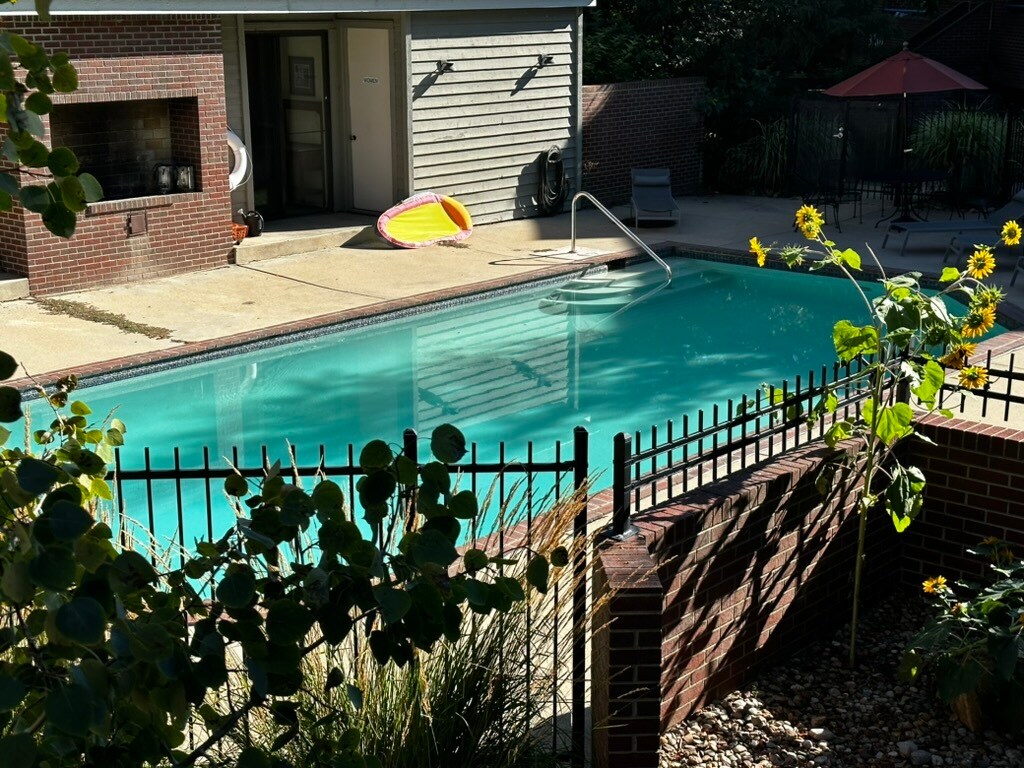 POOL - 3260 47th St
