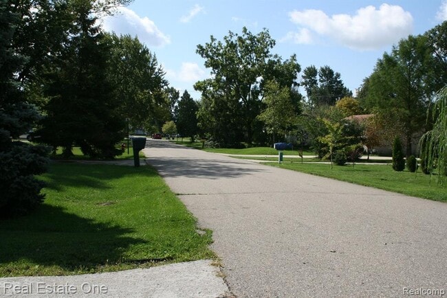 Building Photo - 3268 Troy Ave