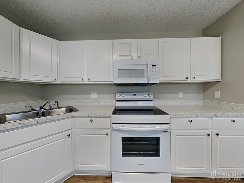 Building Photo - 455 Hunters Crossing Dr