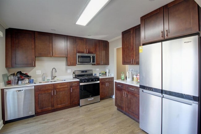 Building Photo - 147 Grady Dr