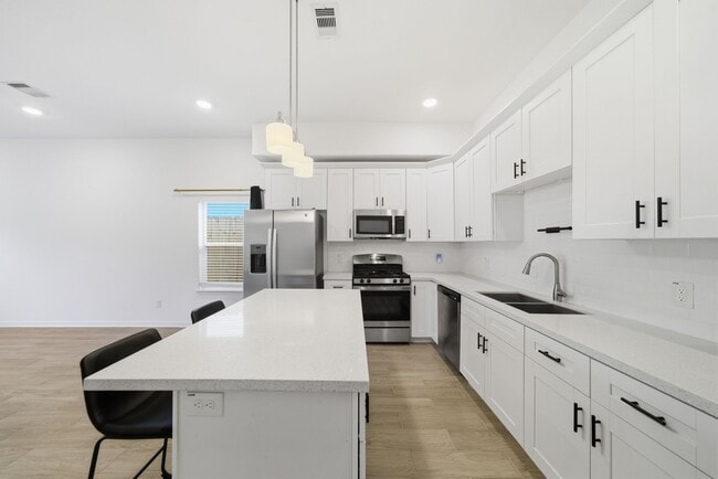 Building Photo - 4615 Ireland St