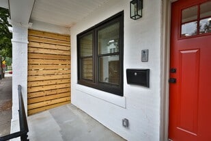 Building Photo - 1538 S Myrtlewood St