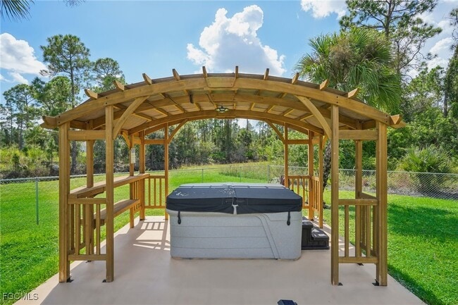 Building Photo - 940 Belmont St E