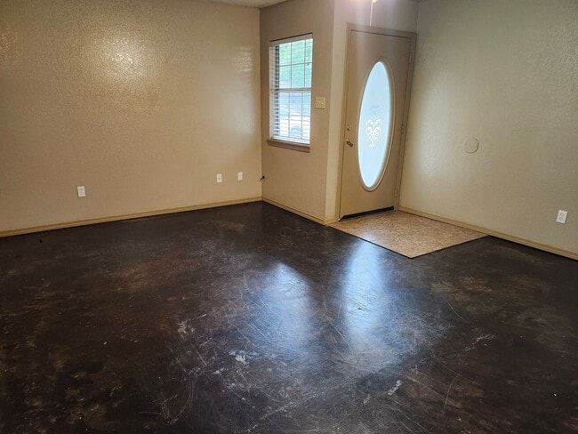 Building Photo - 2016 Watts Rd