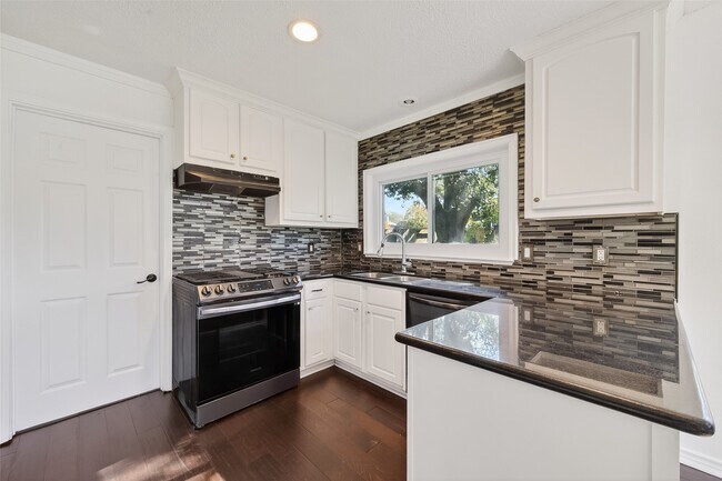 Building Photo - 13327 Harpers Bridge Dr