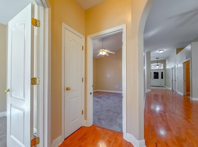 Building Photo - 3327 Dartmouth Dr