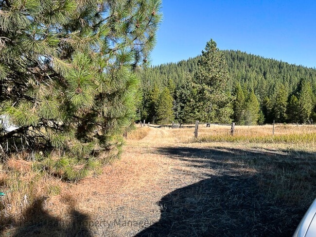 Building Photo - 2001 Manufactured Home on 160 Acre Farm ne...
