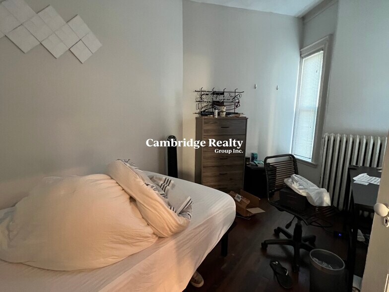 Building Photo - 76 Curtis St