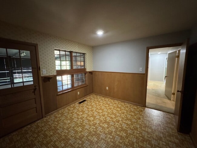 Building Photo - 2113 La Porte Dr