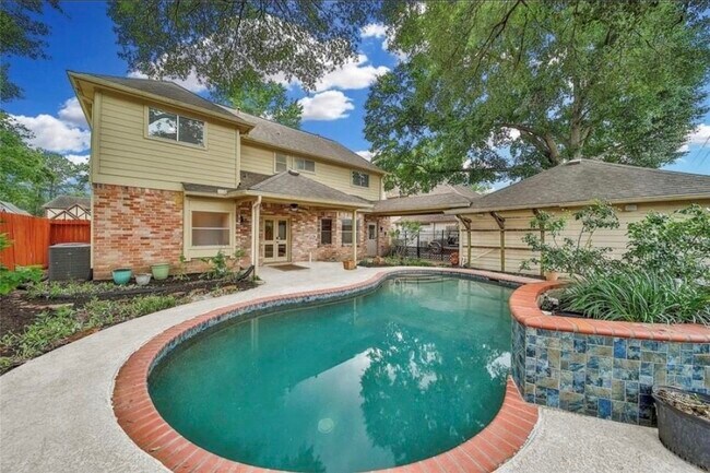 Building Photo - 12922 Lentando Dr
