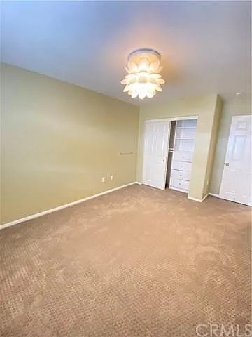 Building Photo - 4 bedrooms 2.5 bathrooms and 1 office/bedr...