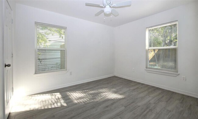 Building Photo - 5230 Pensdale St