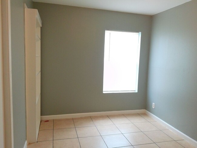 Building Photo - 4330 Spring St