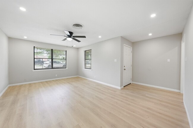 Building Photo - 4356 Phlox St