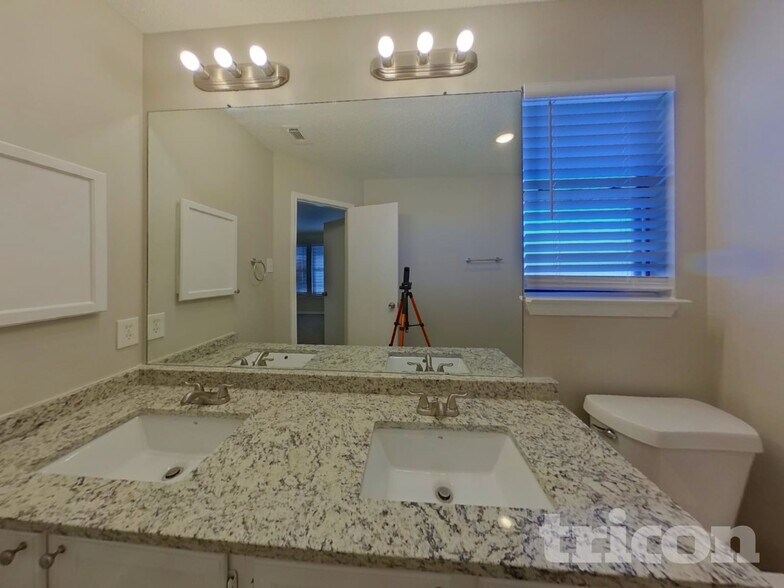 Building Photo - 815 Wyndham Pl