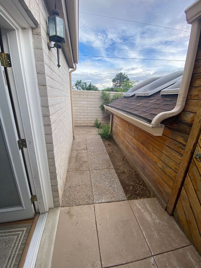 Building Photo - Beautiful 3 Bedroom Home in NE Albuquerque