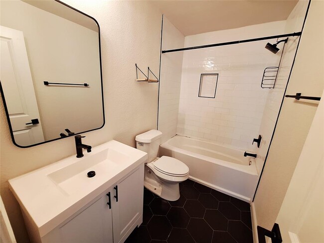 Building Photo - 1005 Ridgeline Dr