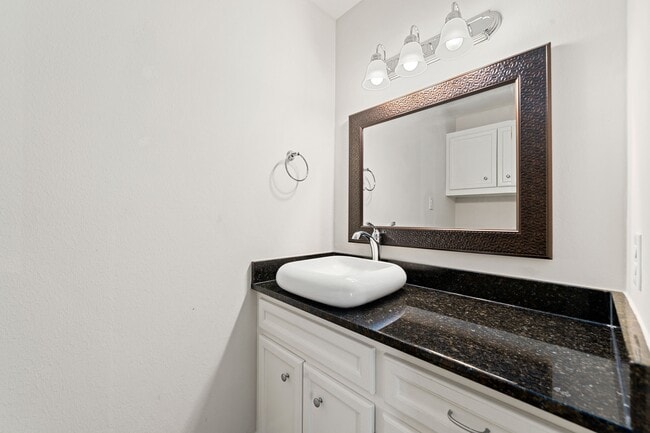 Building Photo - 548 Westcross St