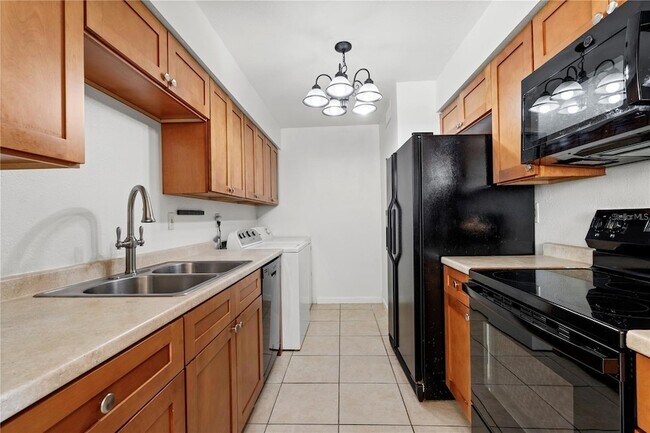 Building Photo - 530 Orange Dr