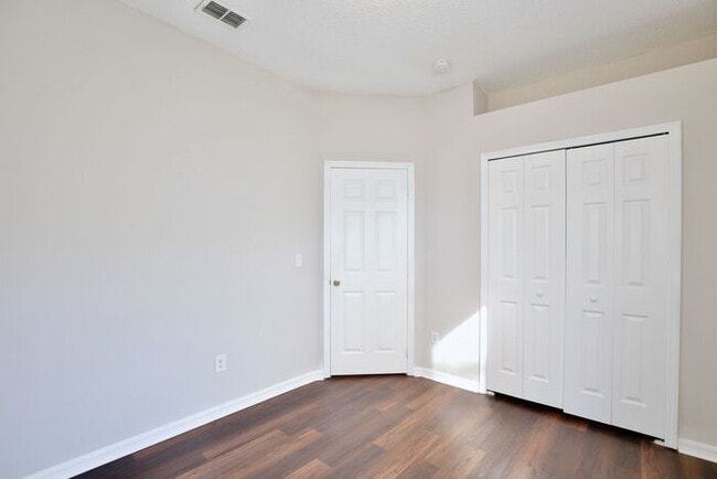 Building Photo - Lovely 3/2 Spacious Home and a 2 Car Garage in Deans Reserve - Orlando!