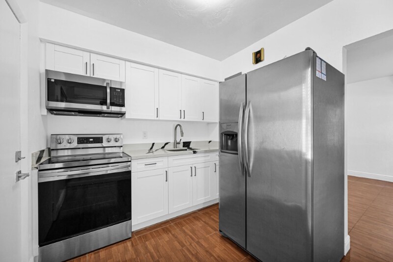 Building Photo - 6430 NE 1st Ct