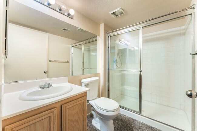 Building Photo - SPACIOUS CONDO!