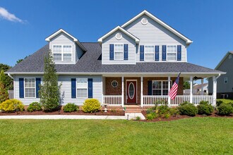 Building Photo - 4 Bedroom 2 Bath