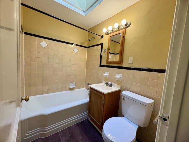 Building Photo - 3 Bedroom 1 Bathroom in Harrisburg!