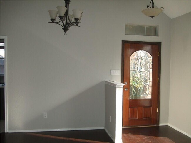 Building Photo - 505 Picketts Dr