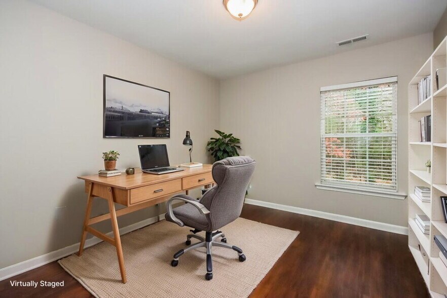 Building Photo - 2712 Markham Woods Ct