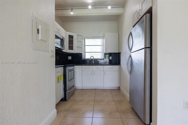 Building Photo - 7620 SW 82nd St