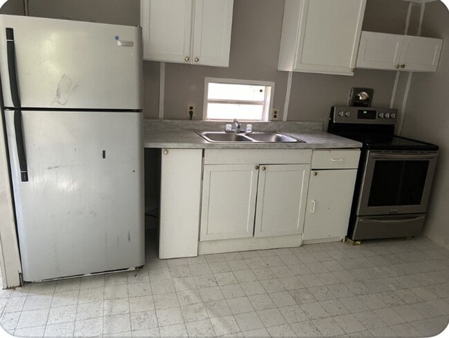 Building Photo - New Home Available! Rent this 2 Bedroom ho...