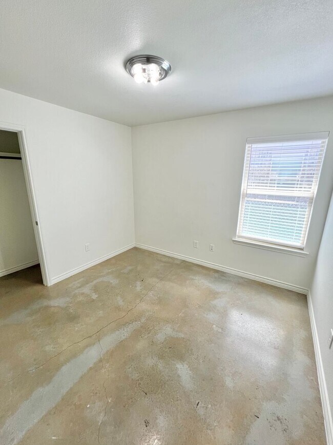 Building Photo - AVAILABLE JUNE ; APPLY TODAY ON OUR WEBSITE!!