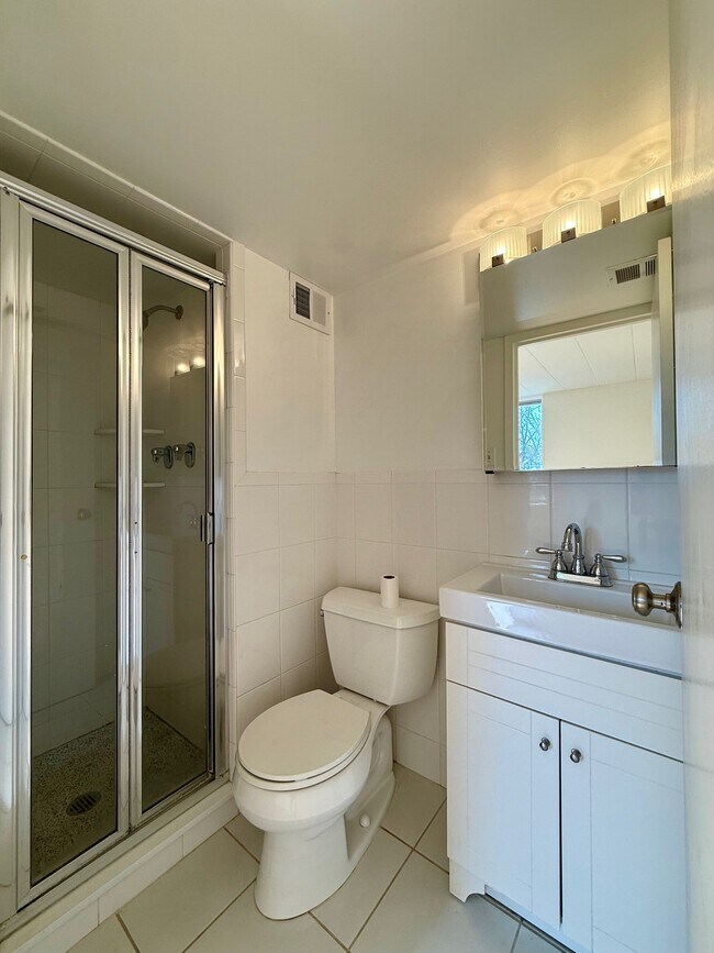 Building Photo - 2300 Riddle Ave