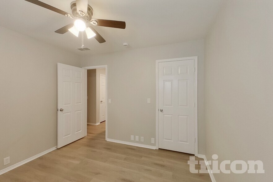 Building Photo - 206 Bison Meadow Dr