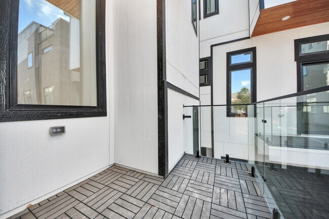 Building Photo - 3407 Hutchins St